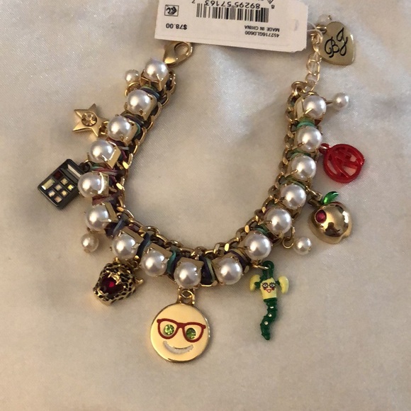 Betsey Johnson Gold Tone & Faux Pearl Back To School Charm Bracelet NWT - Picture 2 of 16